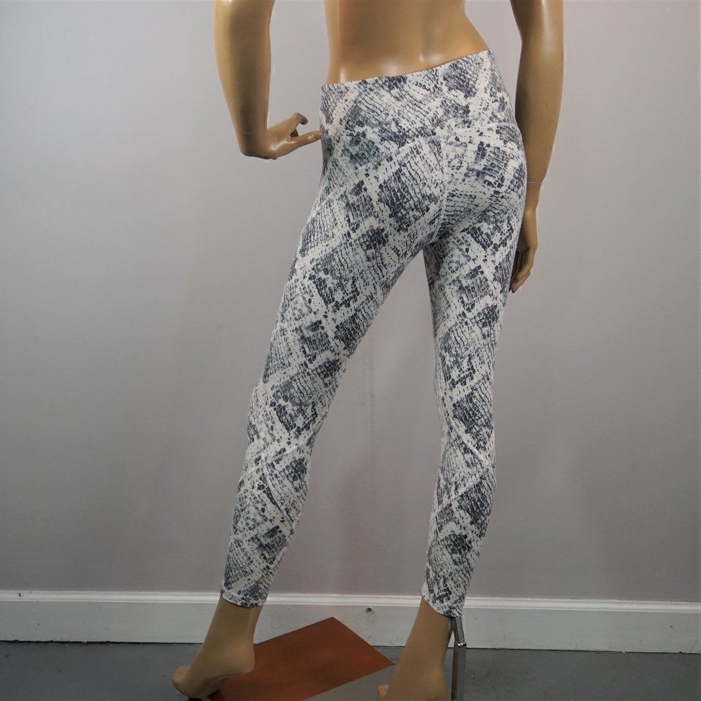 PINK Victorias Secret Ultimate Snake Print Leggings Size M